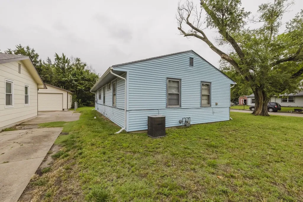 3250 S Downtain Wichita KS 67217