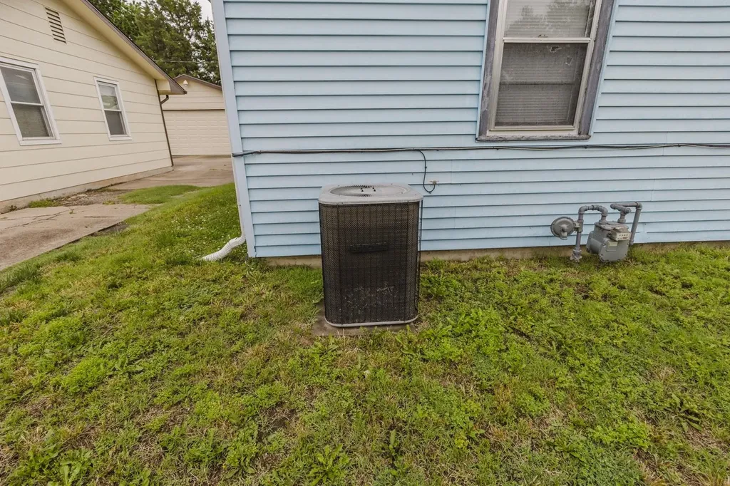 3250 S Downtain Wichita KS 67217