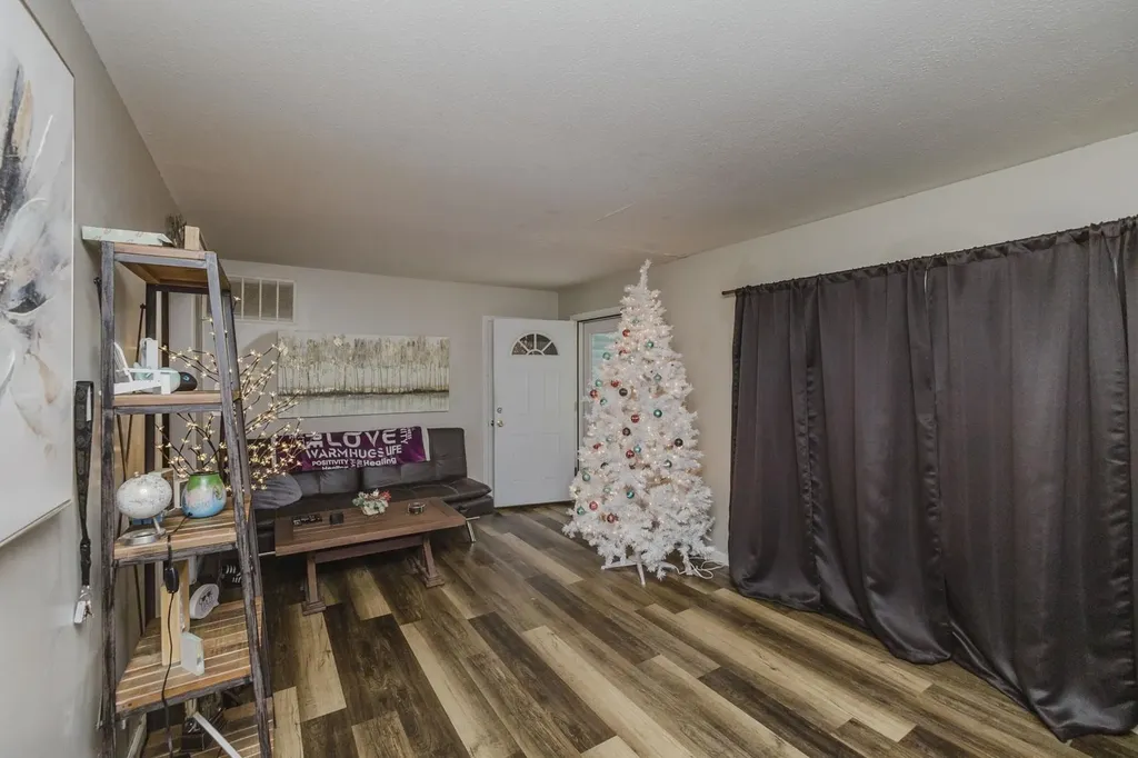 3250 S Downtain Wichita KS 67217