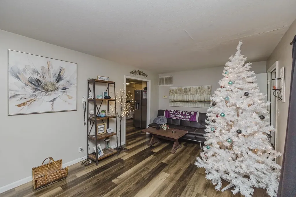 3250 S Downtain Wichita KS 67217