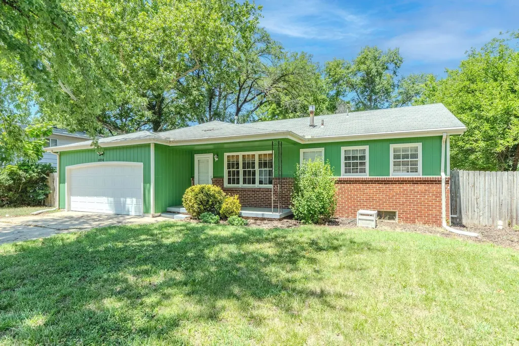 804 E English Court Derby KS 67037