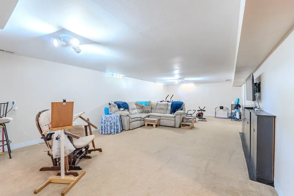 804 E English Court Derby KS 67037