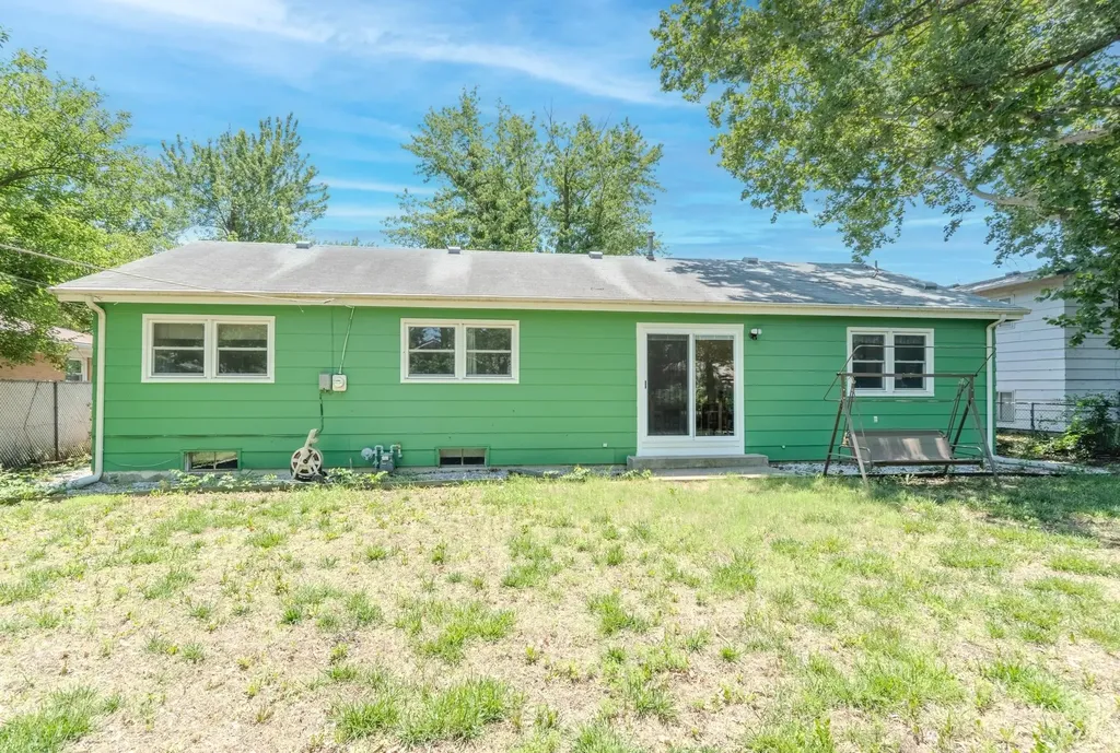 804 E English Court Derby KS 67037