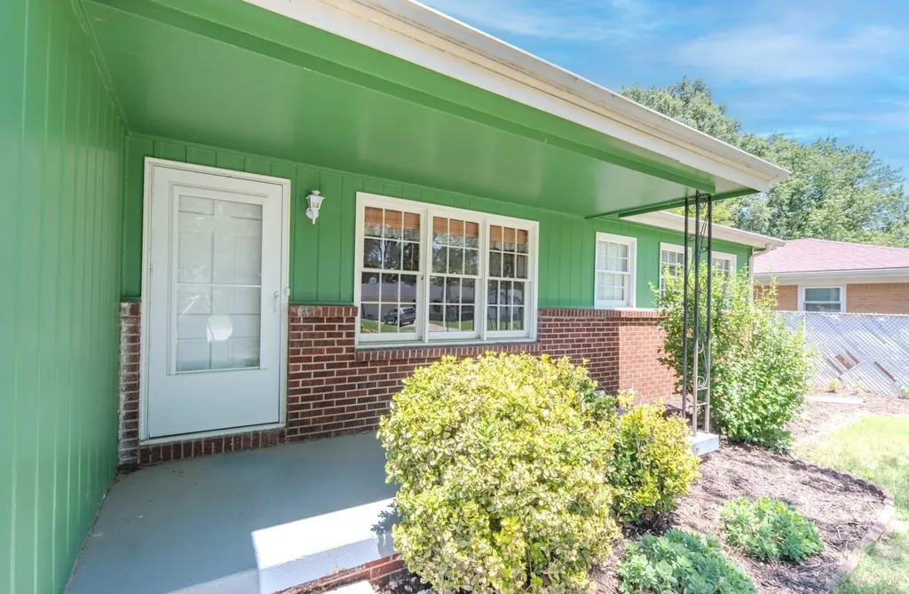 804 E English Court Derby KS 67037