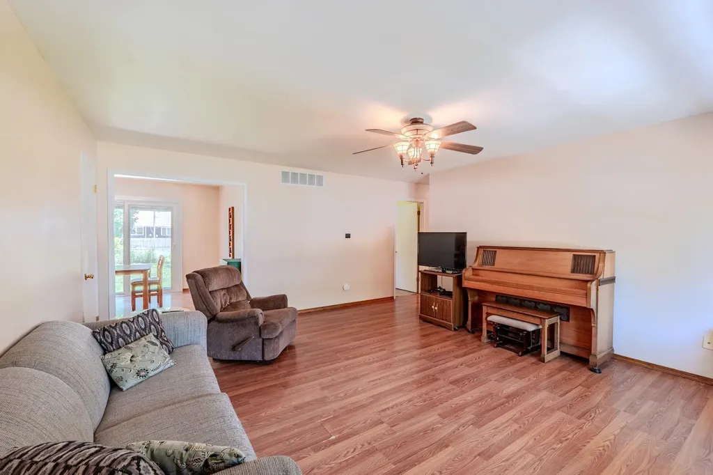 804 E English Court Derby KS 67037