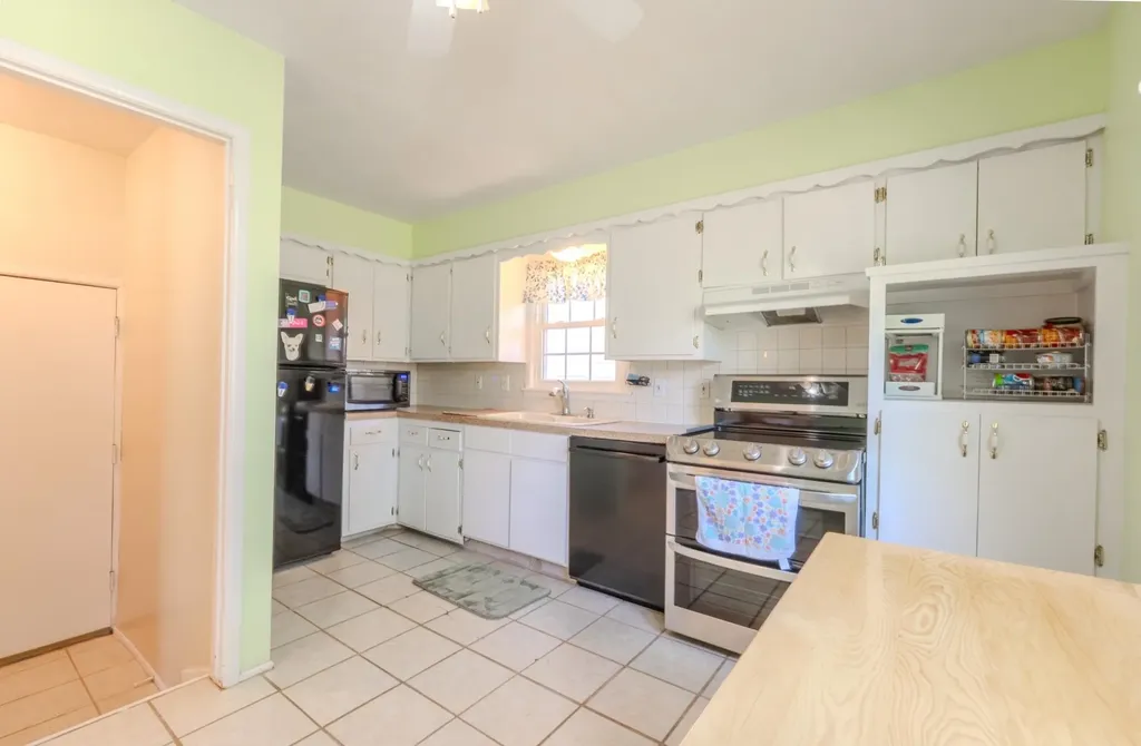 804 E English Court Derby KS 67037
