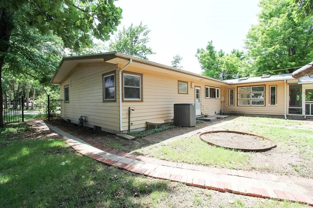 4 Cedar Drive Newton KS 67114