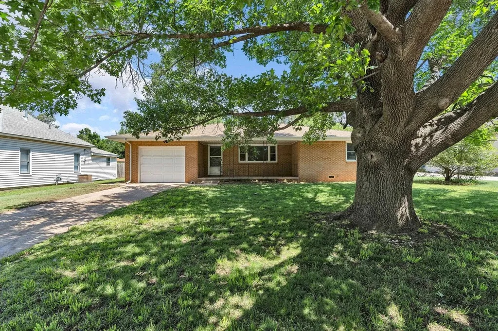 152 W Wallace Street Kingman KS 67068