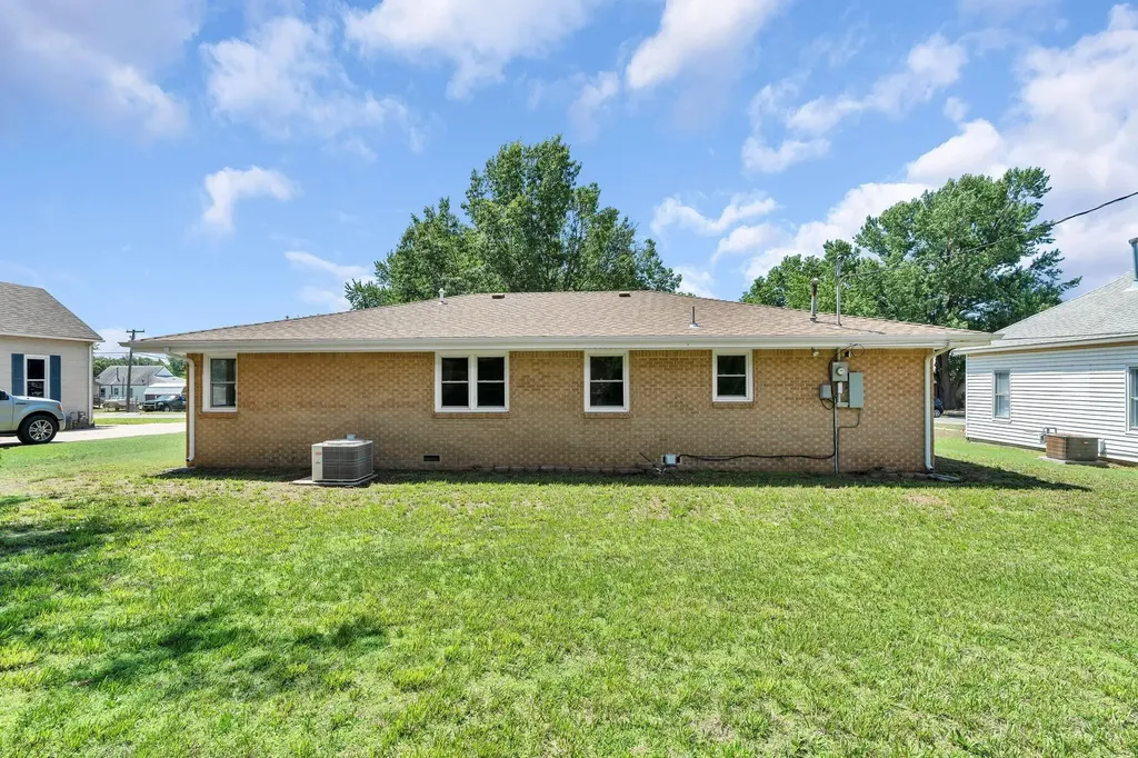 152 W Wallace Street Kingman KS 67068