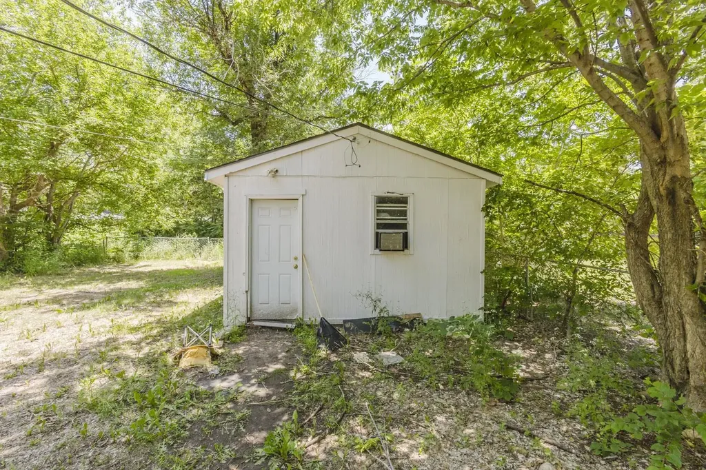 1648 S Millwood Wichita KS 67213