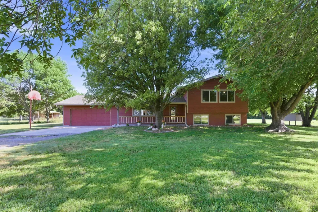 Andover KS, 1625 N Single Tree Circle
