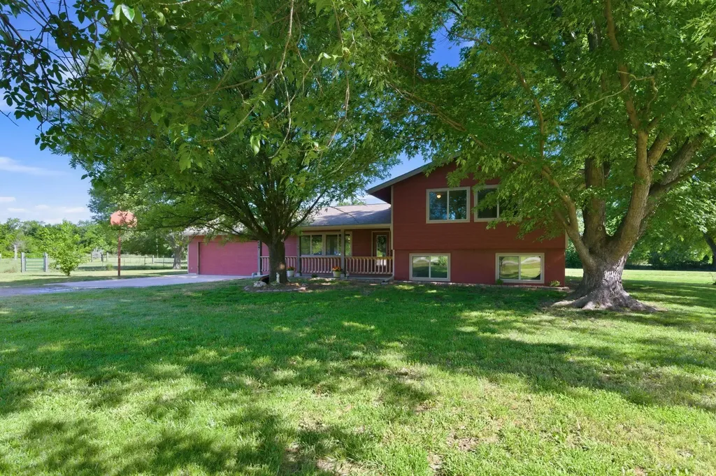 1625 N Single Tree Circle Andover KS 67002