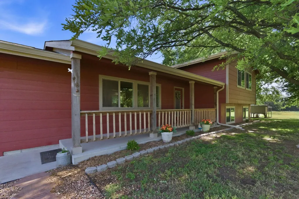 1625 N Single Tree Circle Andover KS 67002