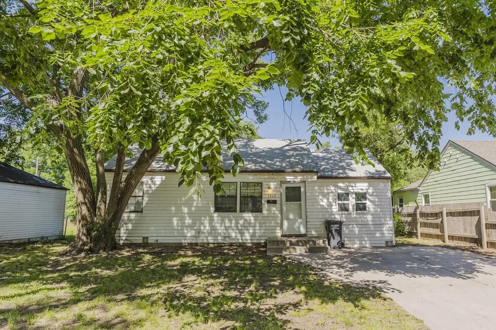 1843 N Litchfield Wichita KS 67203