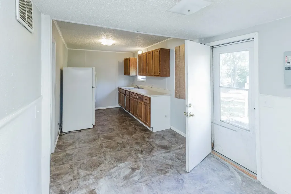 1843 N Litchfield Wichita KS 67203