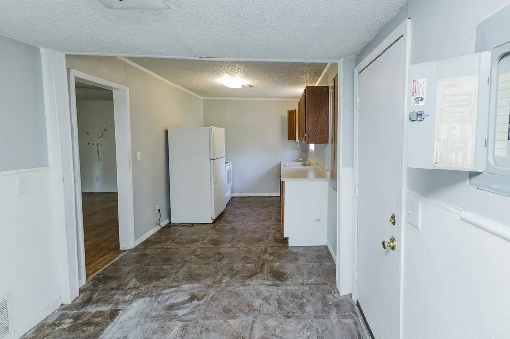 1843 N Litchfield Wichita KS 67203