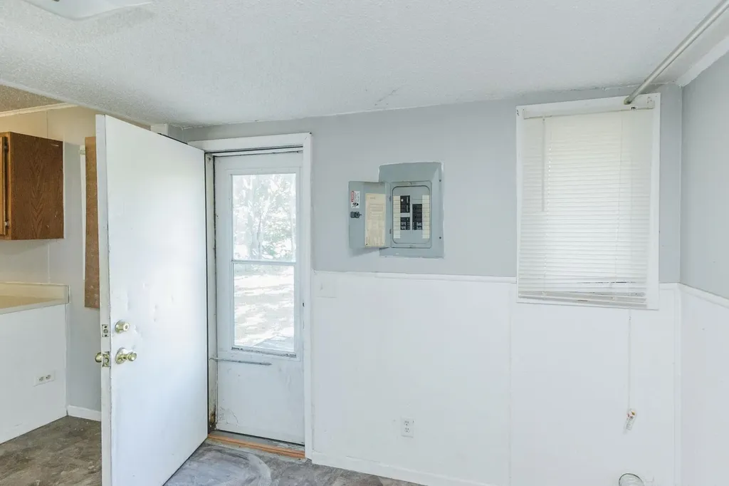 1843 N Litchfield Wichita KS 67203