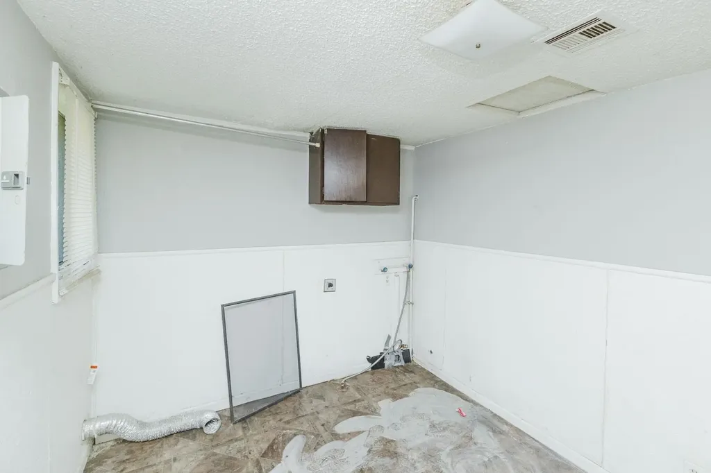 1843 N Litchfield Wichita KS 67203