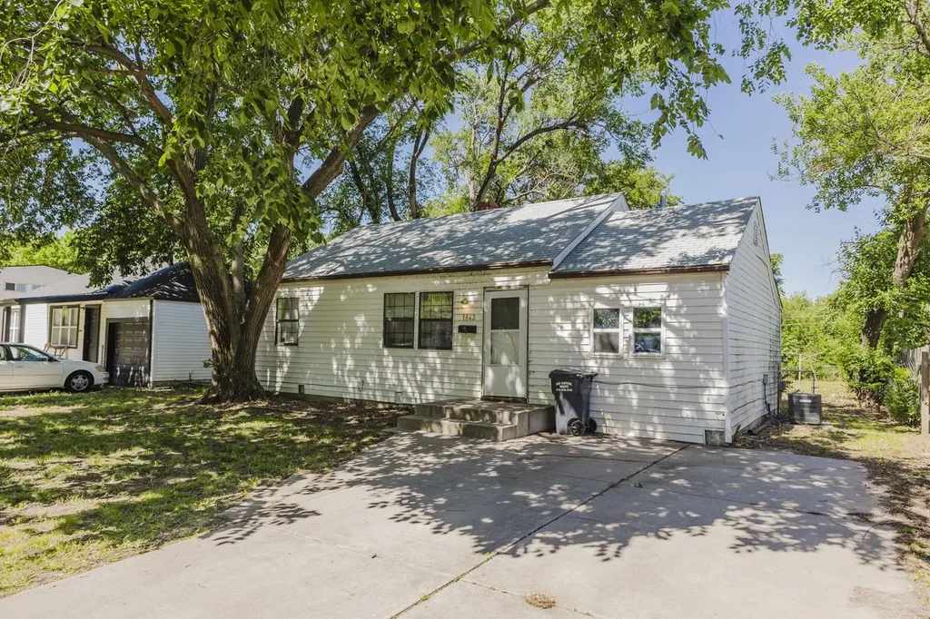 1843 N Litchfield Wichita KS 67203