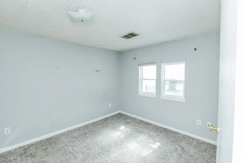 1843 N Litchfield Wichita KS 67203