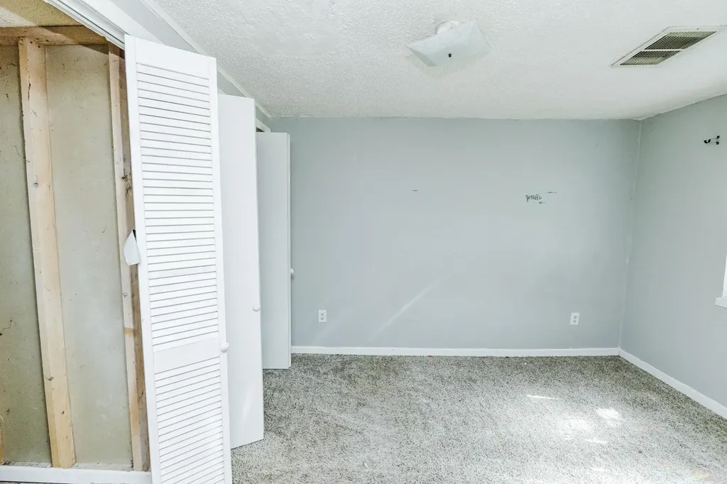1843 N Litchfield Wichita KS 67203