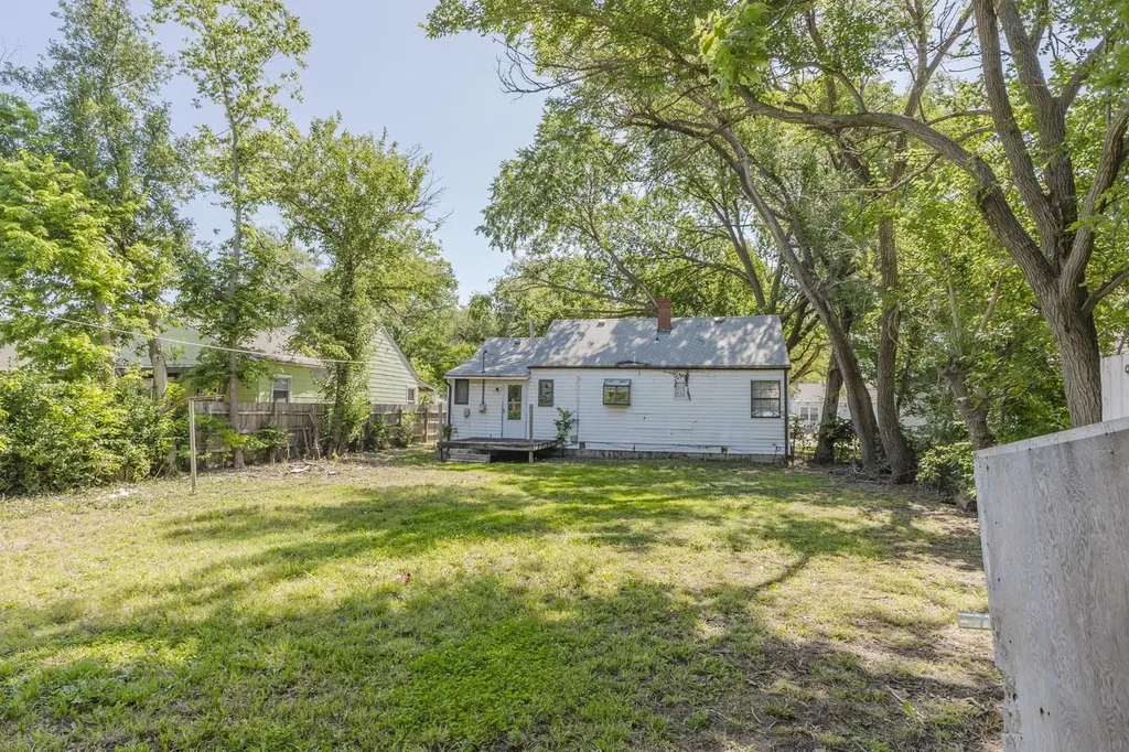 1843 N Litchfield Wichita KS 67203