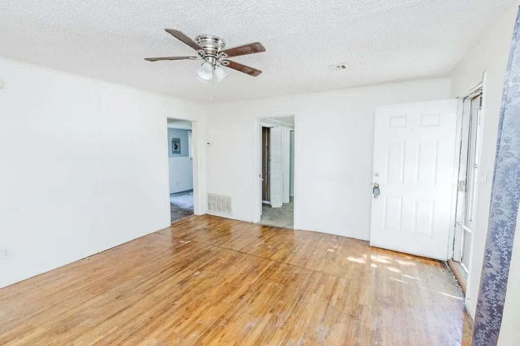 1843 N Litchfield Wichita KS 67203