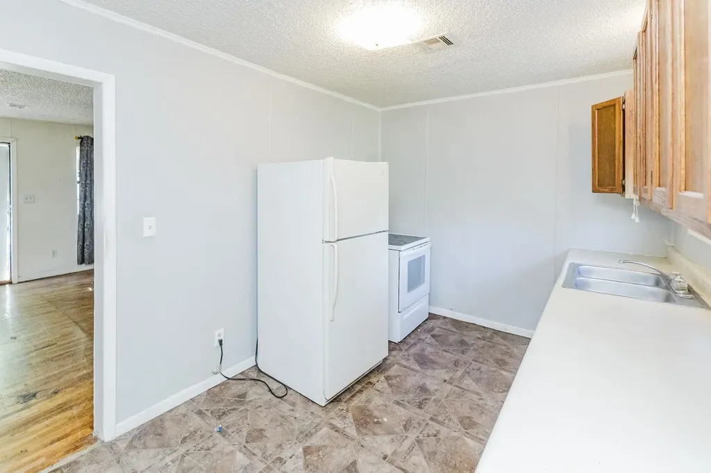 1843 N Litchfield Wichita KS 67203