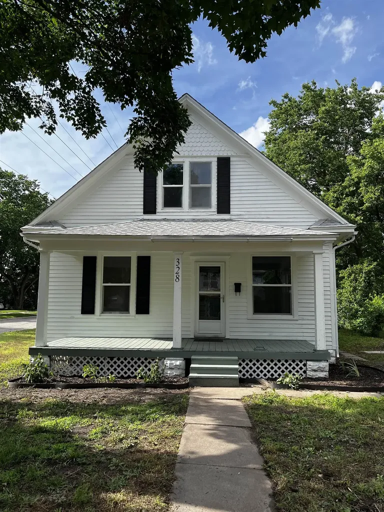 328 SW 3rd Newton KS 67114