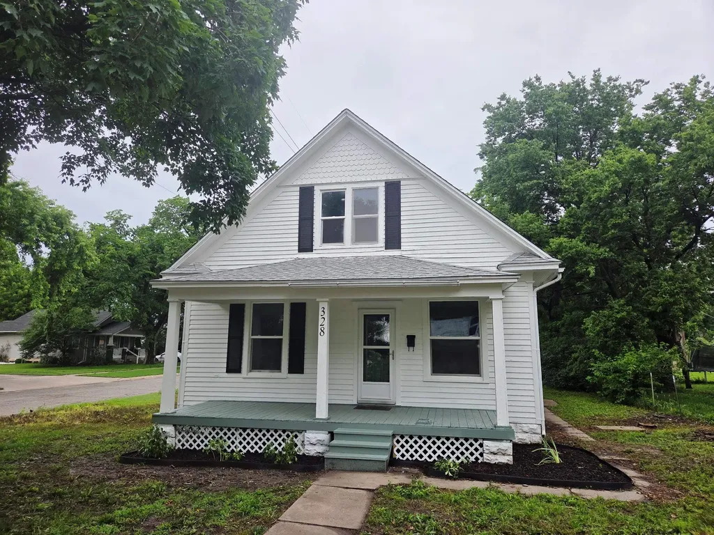 328 SW 3rd Newton KS 67114