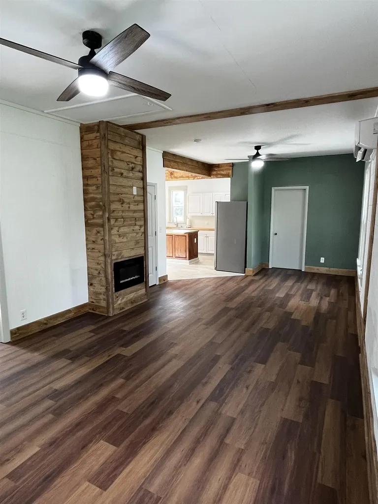 328 SW 3rd Newton KS 67114