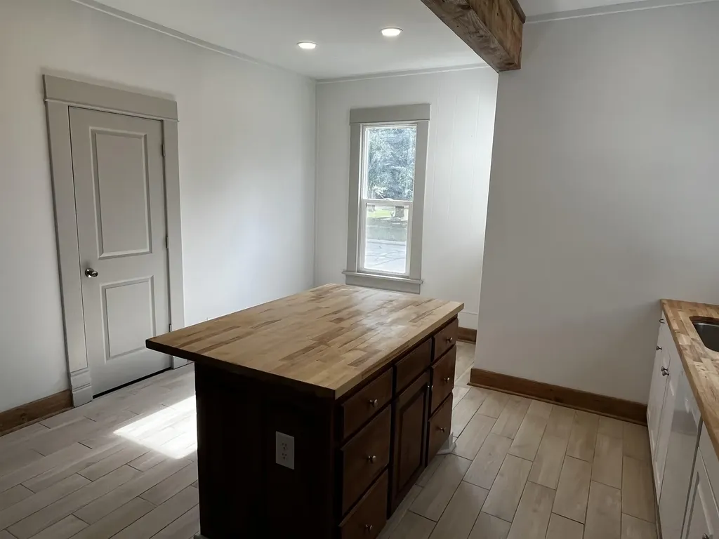 328 SW 3rd Newton KS 67114