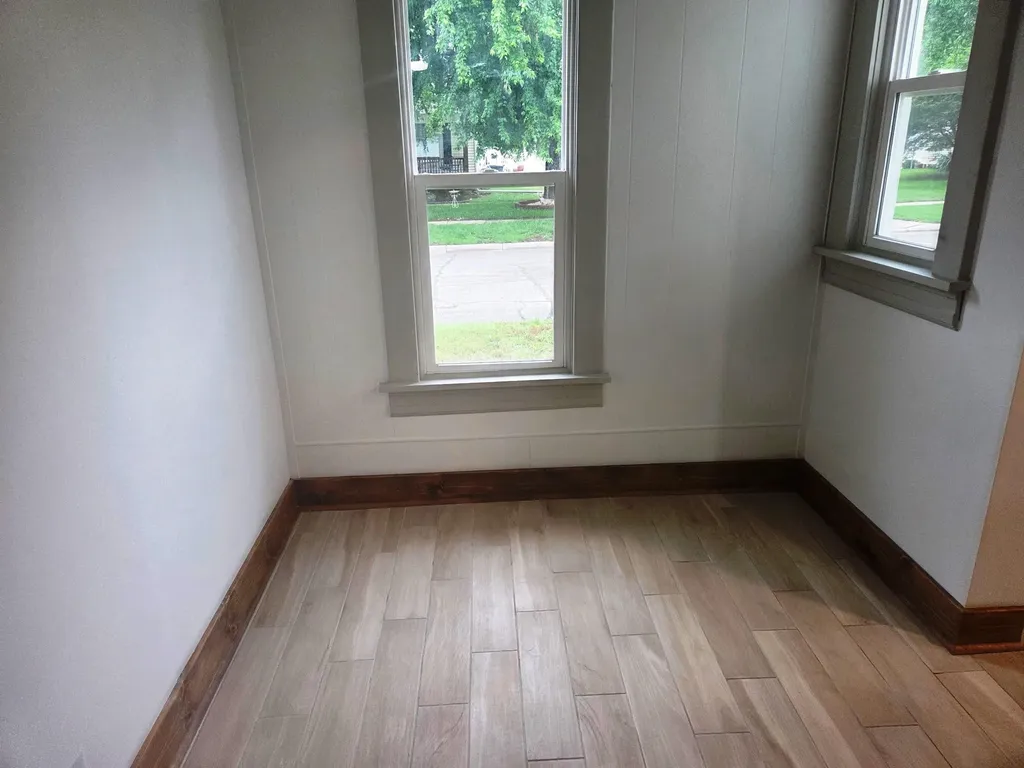 328 SW 3rd Newton KS 67114