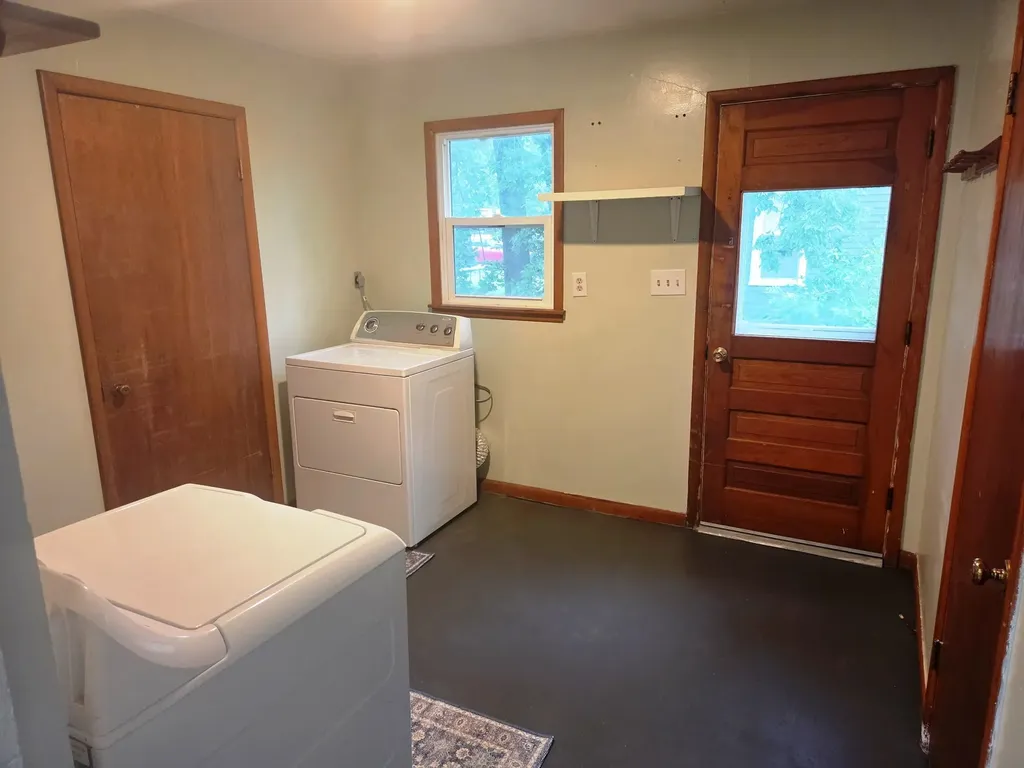328 SW 3rd Newton KS 67114