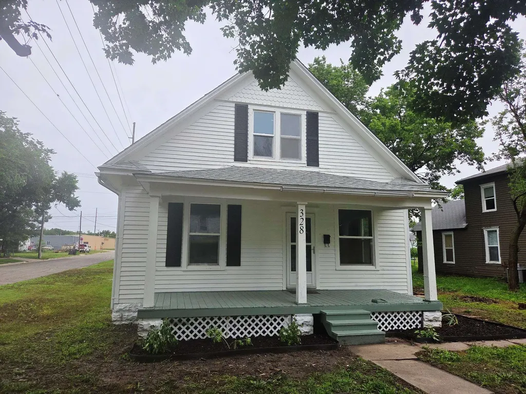 328 SW 3rd Newton KS 67114