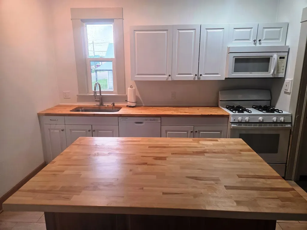 328 SW 3rd Newton KS 67114