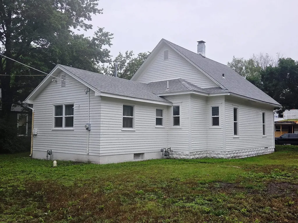328 SW 3rd Newton KS 67114
