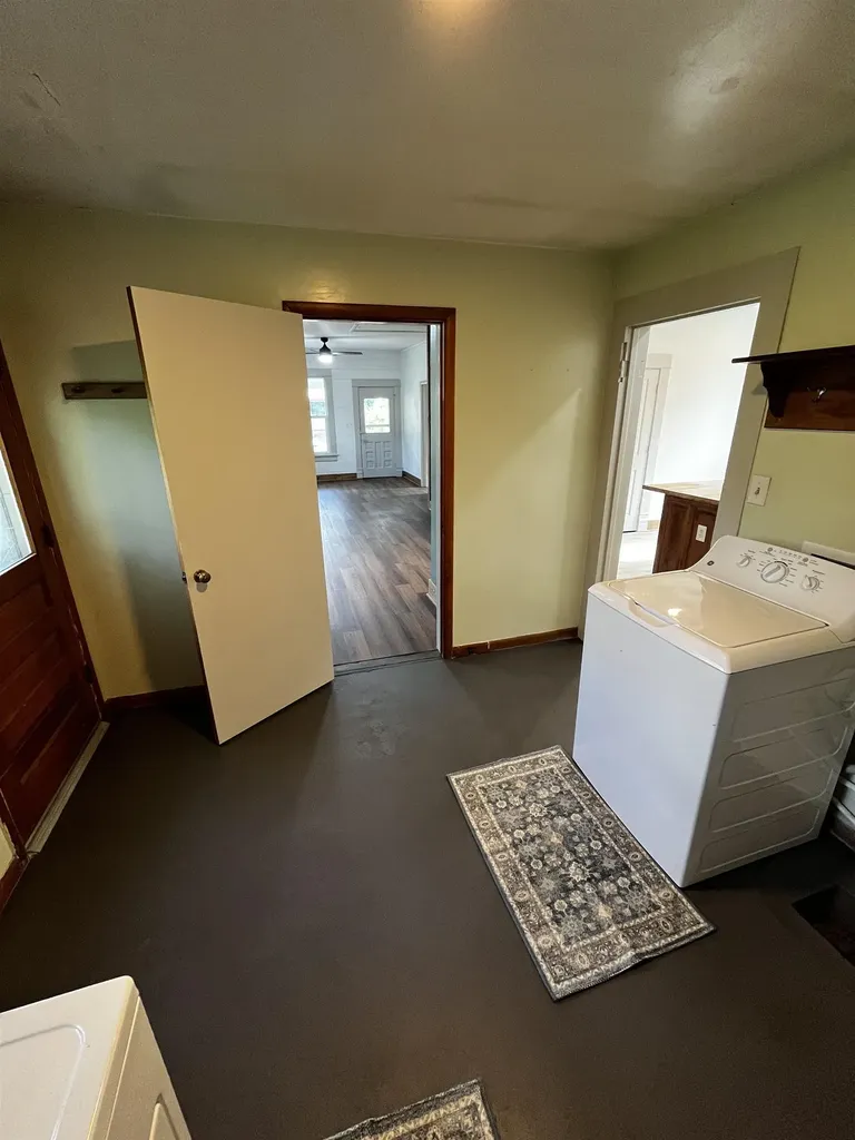 328 SW 3rd Newton KS 67114