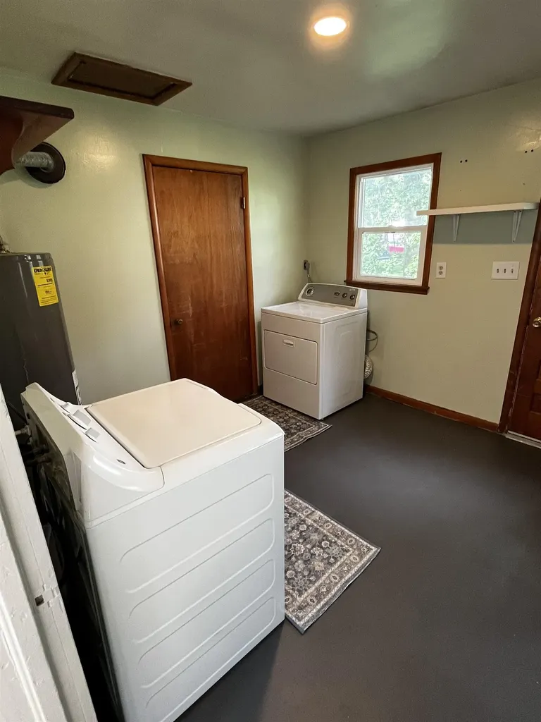 328 SW 3rd Newton KS 67114