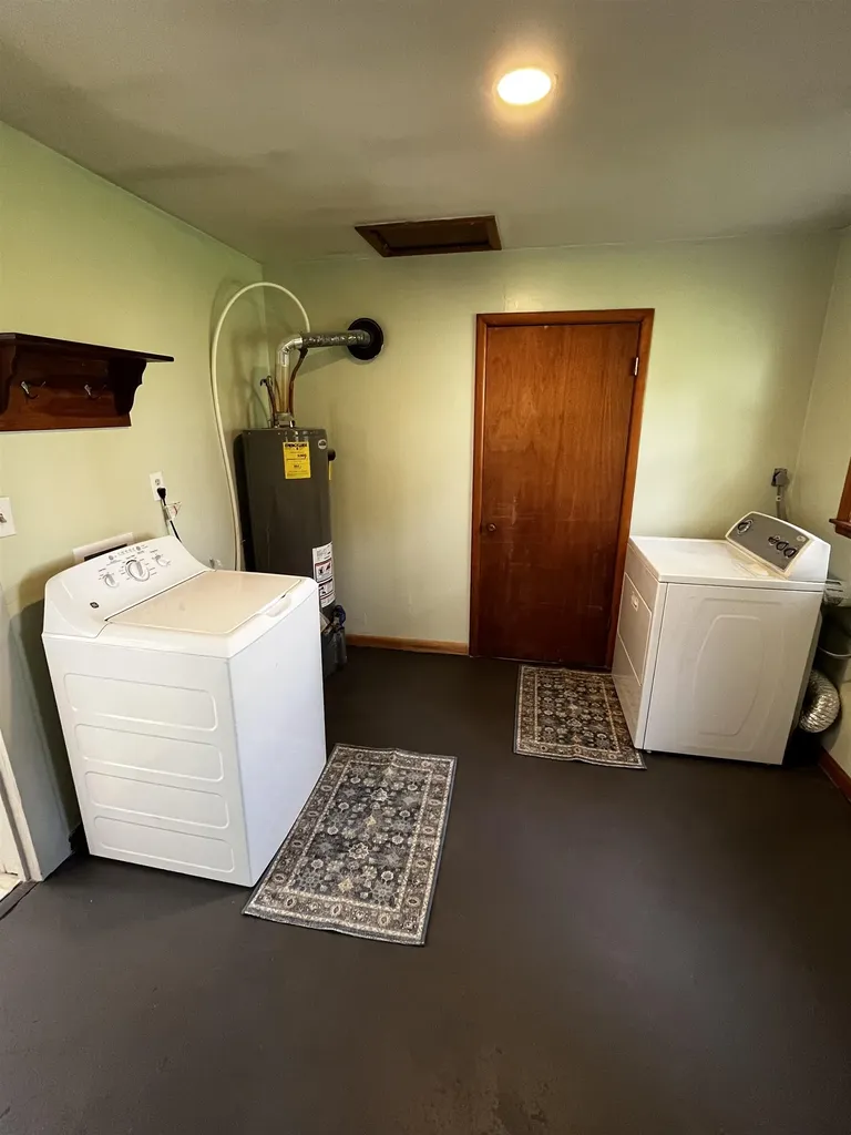 328 SW 3rd Newton KS 67114