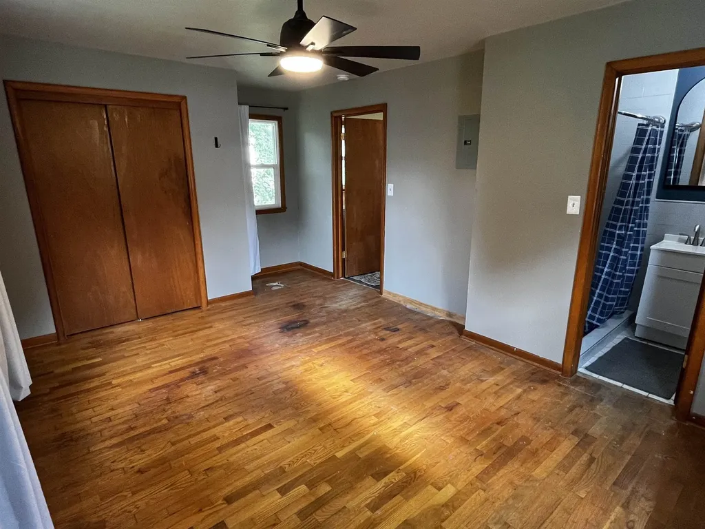 328 SW 3rd Newton KS 67114