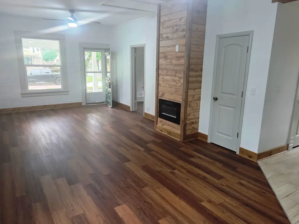 328 SW 3rd Newton KS 67114