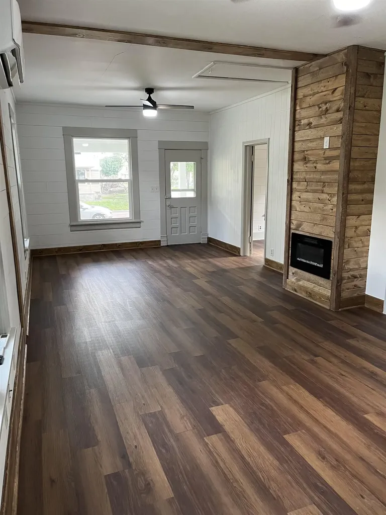 328 SW 3rd Newton KS 67114