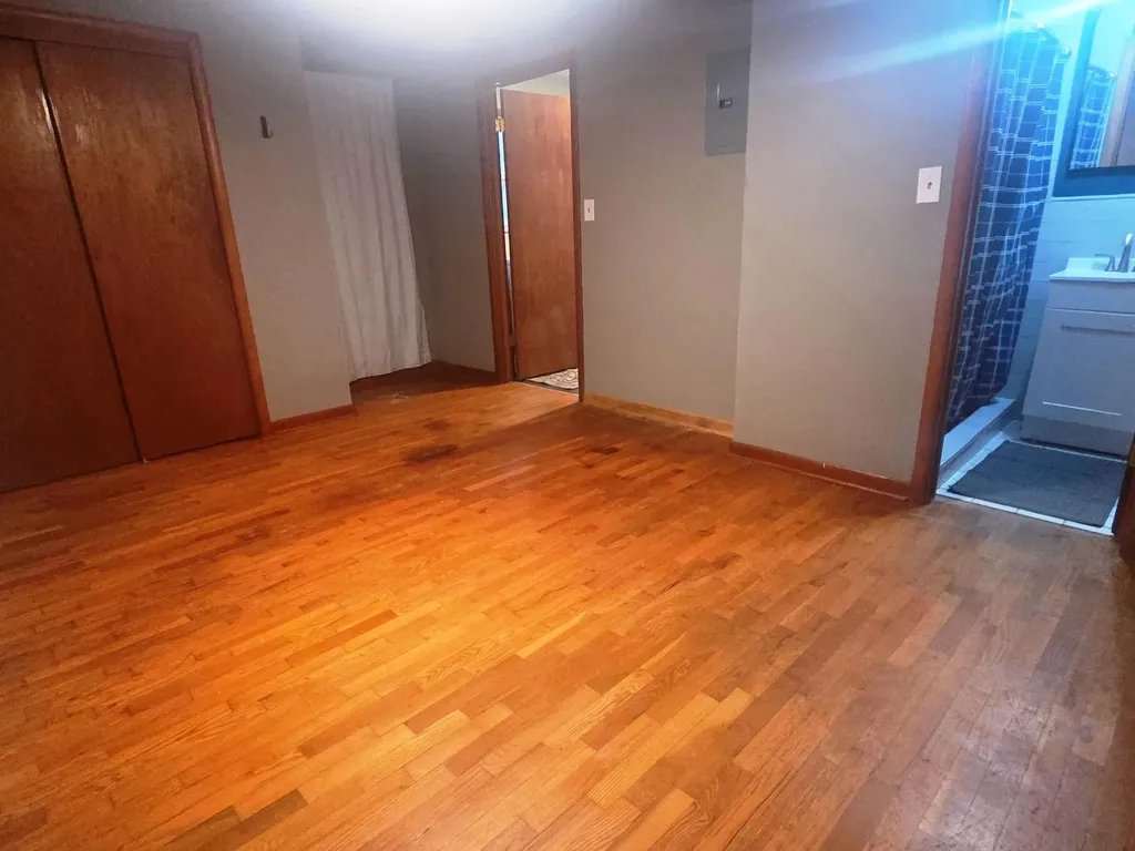 328 SW 3rd Newton KS 67114