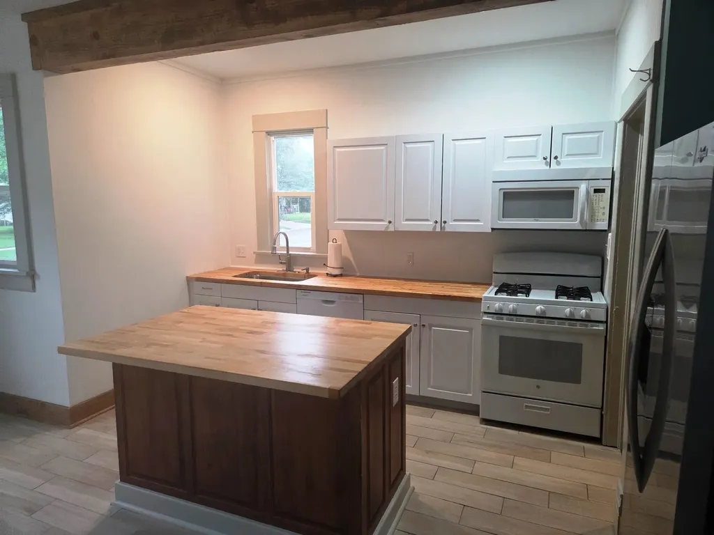 328 SW 3rd Newton KS 67114