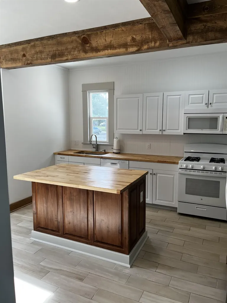 328 SW 3rd Newton KS 67114