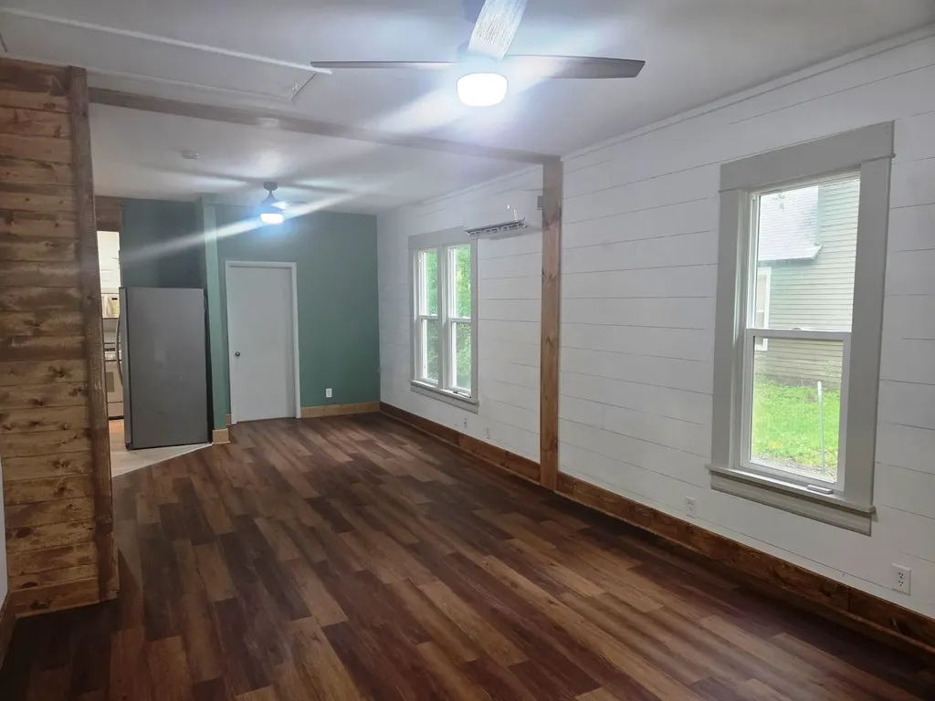 328 SW 3rd Newton KS 67114