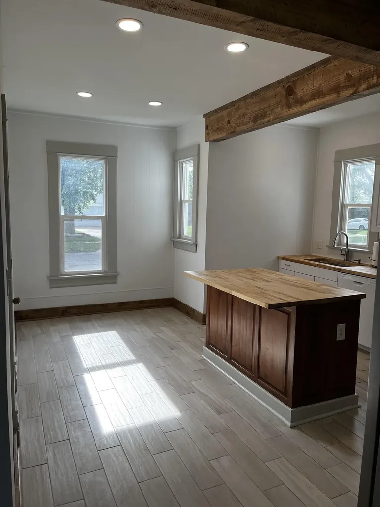 328 SW 3rd Newton KS 67114