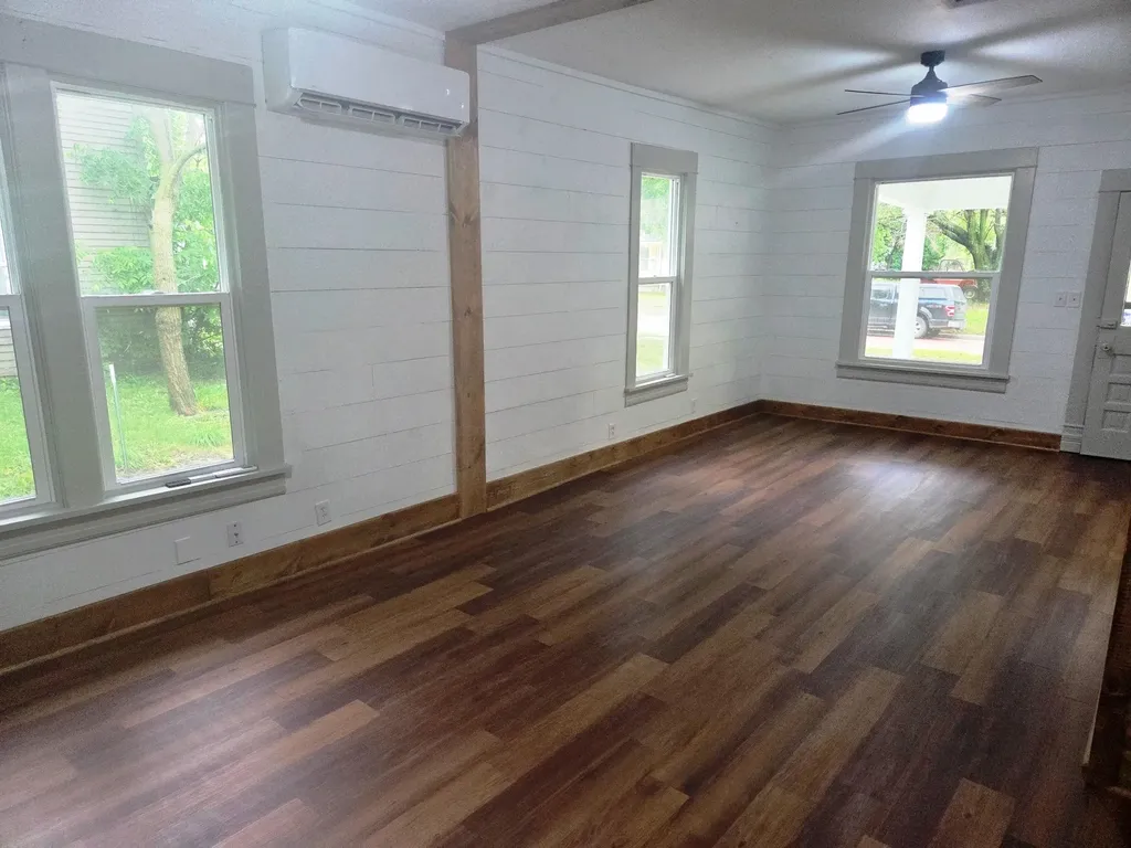 328 SW 3rd Newton KS 67114