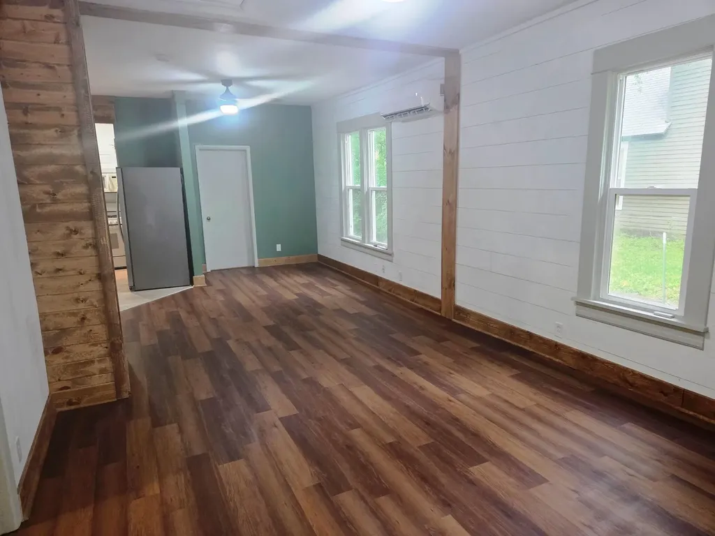 328 SW 3rd Newton KS 67114
